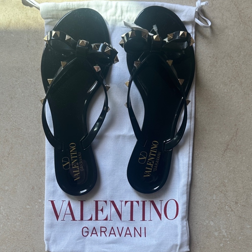 Valentino Garavani Black Jelly Rockstud Bow Sandals